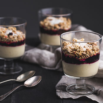 Millet pudding with berries and granola 